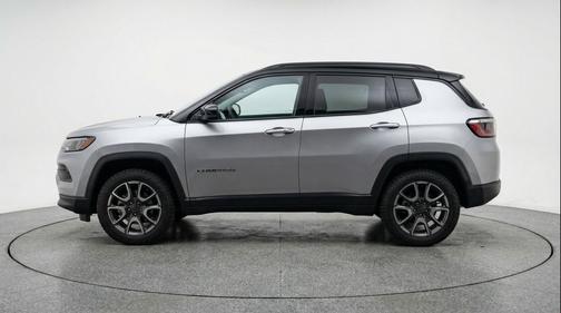 Silver Zynith Metallic Clearcoat 2025 Jeep Compass Trailhawk