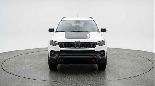 Bright White Clearcoat 2025 Jeep Compass Trailhawk