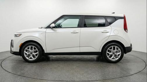 Snow White Pearl 2025 Kia Soul LX