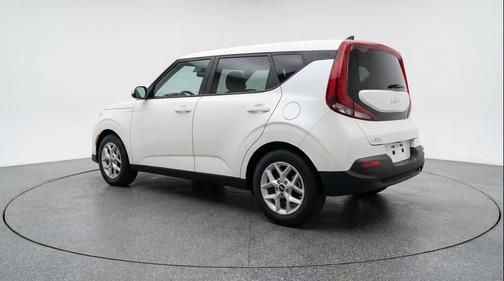 Snow White Pearl 2025 Kia Soul LX