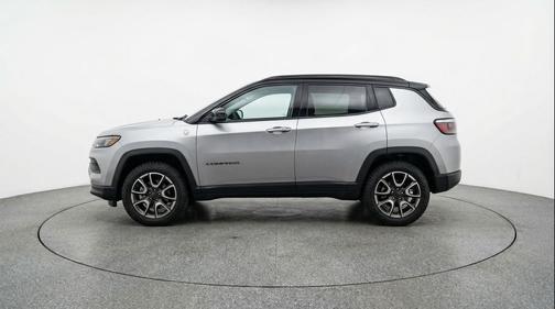 Silver Zynith Metallic Clearcoat 2025 Jeep Compass Trailhawk