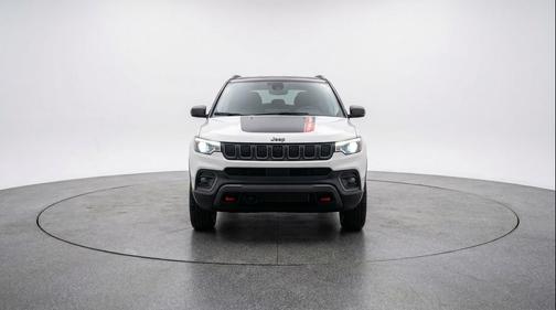 Bright White Clearcoat 2025 Jeep Compass Trailhawk