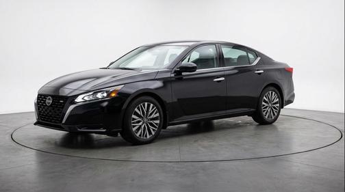 Super Black 2025 Nissan Altima SV FWD