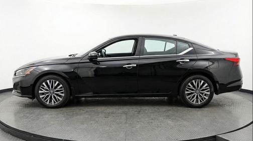 Super Black 2025 Nissan Altima SV FWD