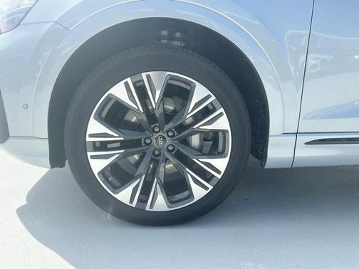 2025 Audi Q8 55 Premium