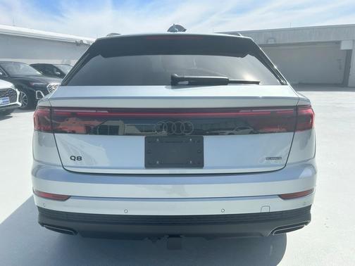 2025 Audi Q8 55 Premium