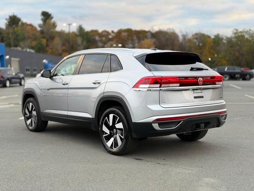 2025 Volkswagen Atlas Cross Sport 2.0T SE w/Technology