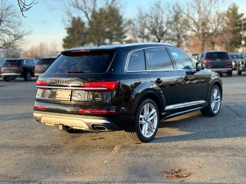 2025 Audi Q7 55 Premium Plus