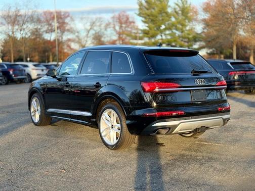 2025 Audi Q7 55 Premium Plus