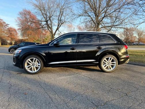 2025 Audi Q7 55 Premium Plus