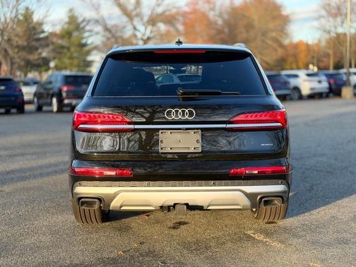 2025 Audi Q7 55 Premium Plus