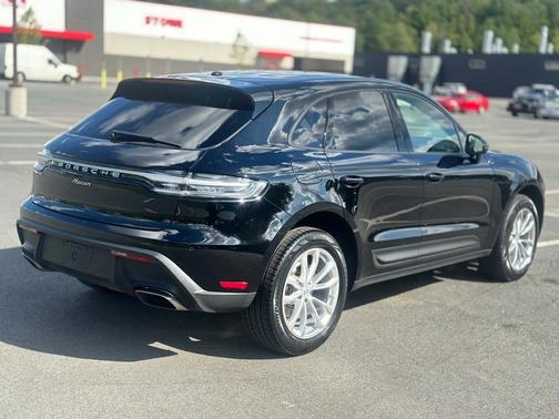 2024 Porsche Macan Base