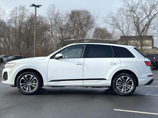 2025 Audi Q7 Premium 45 TFSI quattro Tiptronic