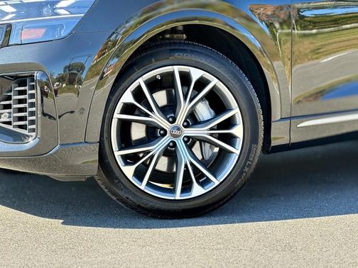 2024 Audi Q8 55 Premium