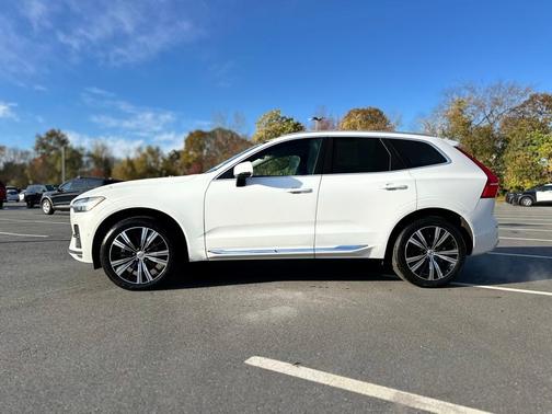 2023 Volvo XC60 B5 Plus Bright Theme