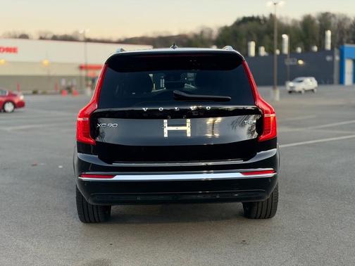 2025 Volvo XC90 Plug-In Hybrid T8 Ultra 7-Seater