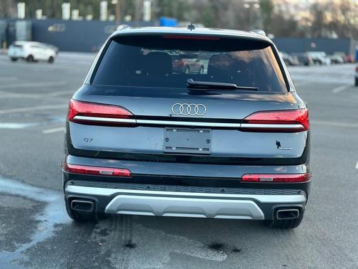 2025 Audi Q7 55 Premium Plus