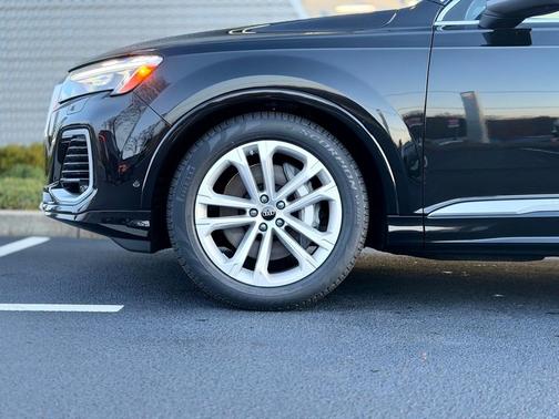 2026 Audi Q7 55 Premium Plus
