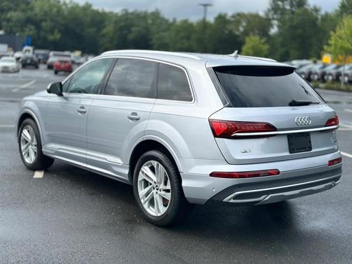 2022 Audi Q7 55 Premium Plus
