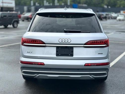 2022 Audi Q7 55 Premium Plus