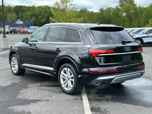 2025 Audi Q7 Premium 45 TFSI quattro Tiptronic