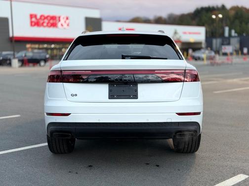 2025 Audi Q8 55 Premium