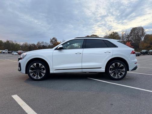 2025 Audi Q8 55 Premium