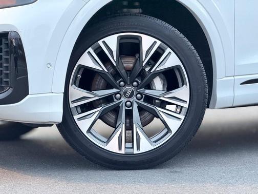 2025 Audi Q8 55 Premium