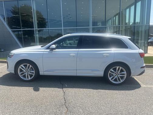 2025 Audi Q7 55 Premium Plus