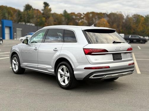 2022 Audi Q7 55 Premium