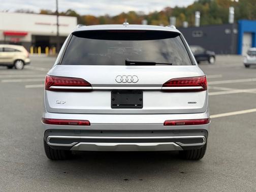 2022 Audi Q7 55 Premium