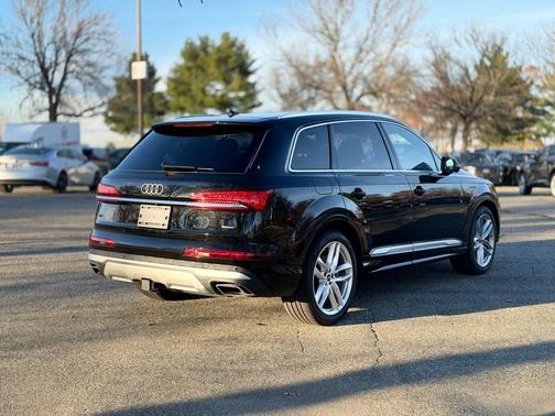 2025 Audi Q7 55 Premium Plus