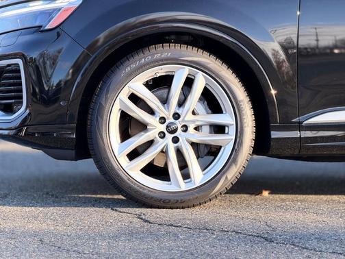 2025 Audi Q7 55 Premium Plus