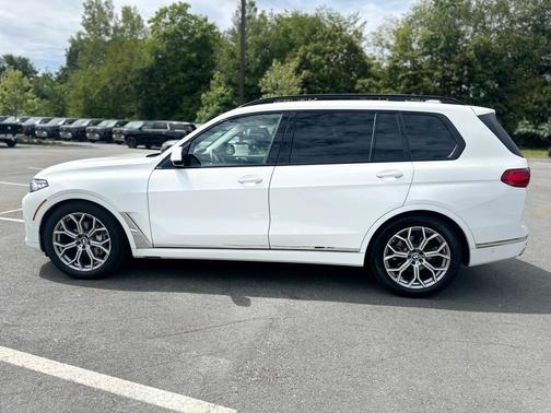 2022 BMW X7 xDrive40i