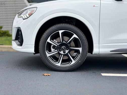 2025 Audi Q3 45 S line Premium