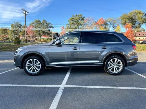 2025 Audi Q7 55 Premium Plus