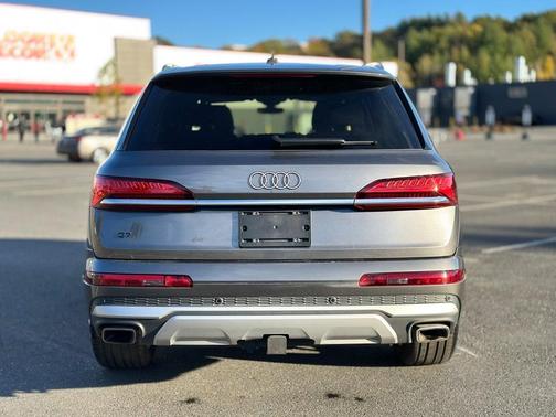 2025 Audi Q7 55 Premium Plus