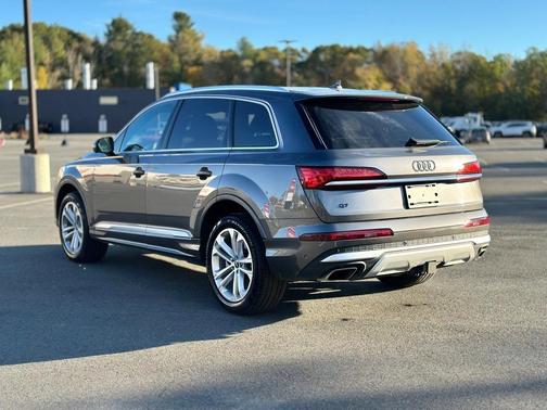 2025 Audi Q7 55 Premium Plus