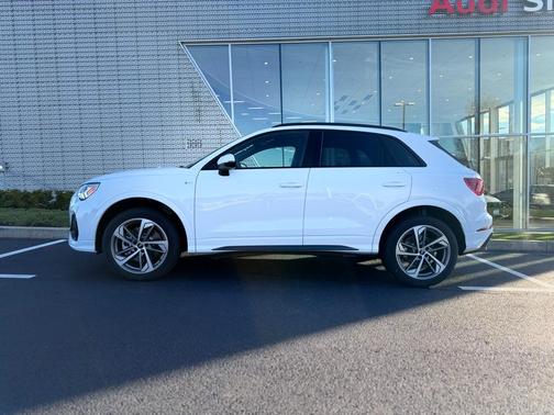 2025 Audi Q3 45 S line Premium