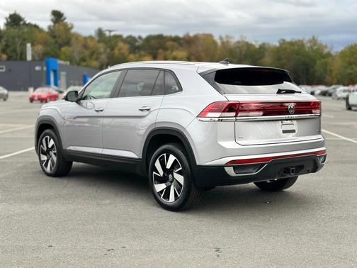 2025 Volkswagen Atlas Cross Sport 2.0T SE w/Technology