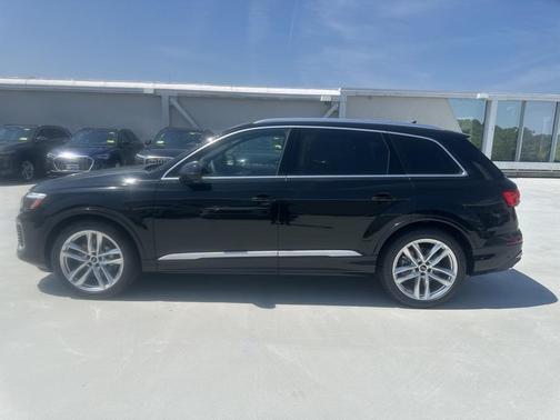 2025 Audi Q7 55 Premium Plus