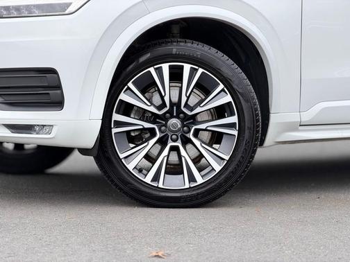 2020 Volvo XC90 T5 Momentum 7 Passenger