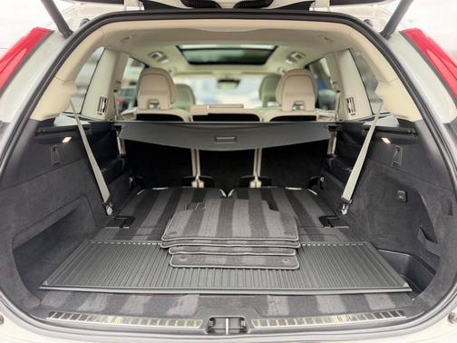2020 Volvo XC90 T5 Momentum 7 Passenger