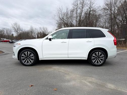 2020 Volvo XC90 T5 Momentum 7 Passenger