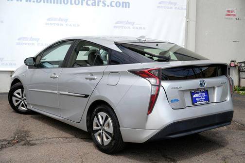 Classic Silver Metallic 2017 Toyota Prius Four