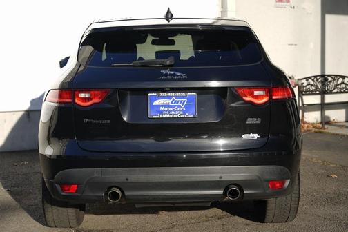 2017 Jaguar F-PACE 35t R-Sport