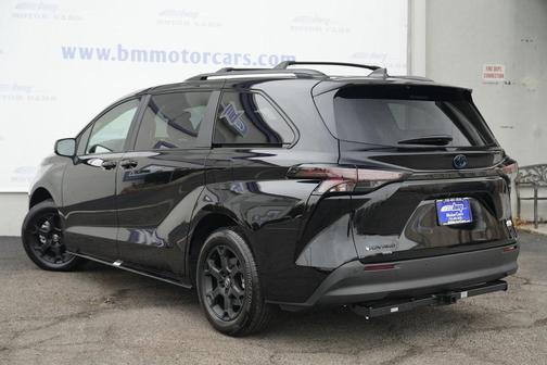 2025 Toyota Sienna Woodland Edition
