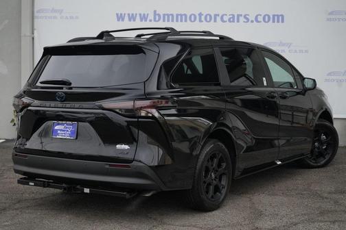 2025 Toyota Sienna Woodland Edition