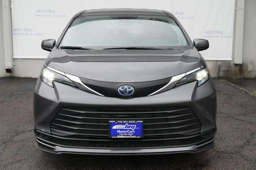 2025 Toyota Sienna LE