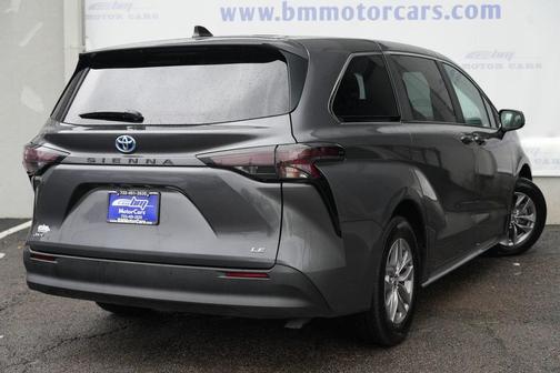 2025 Toyota Sienna LE